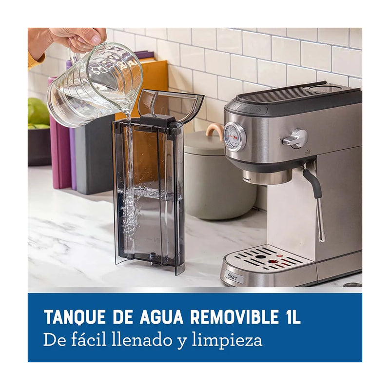 Oster Cafetera de 4 Tazas | 15 Bares | Espresso y Capuccino | Sistema Espumador | Plateado