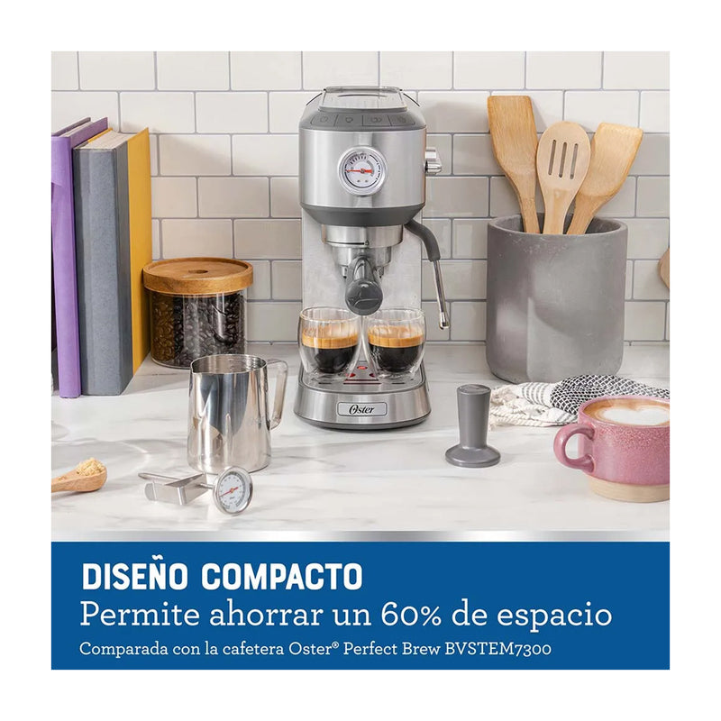 Oster Cafetera de 4 Tazas | 15 Bares | Espresso y Capuccino | Sistema Espumador | Plateado